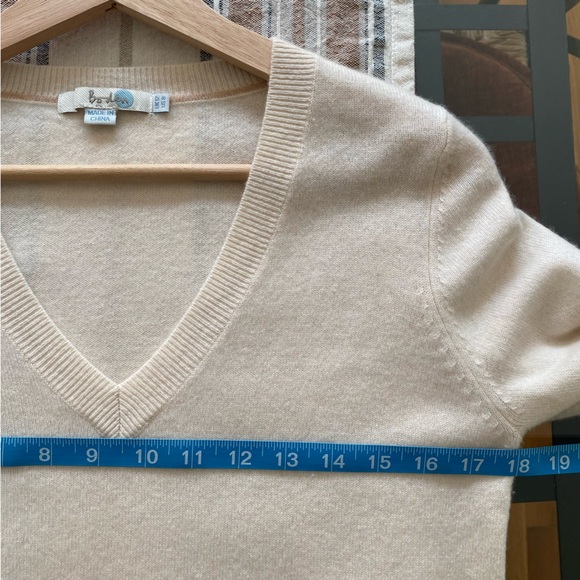 Boden Cream Cashmere V-neck Sweater - Picture 12 of 14
